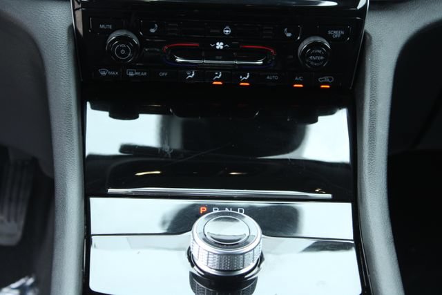 Used 2023 Jeep Grand Cherokee L Laredo w/ Luxury Tech Group I RWD image 17