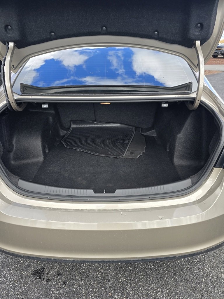 Used 2022 Chevrolet Malibu LT w/ Sport Edition image 14