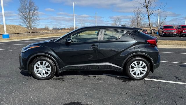 Used 2022 Toyota C-HR XLE image 2