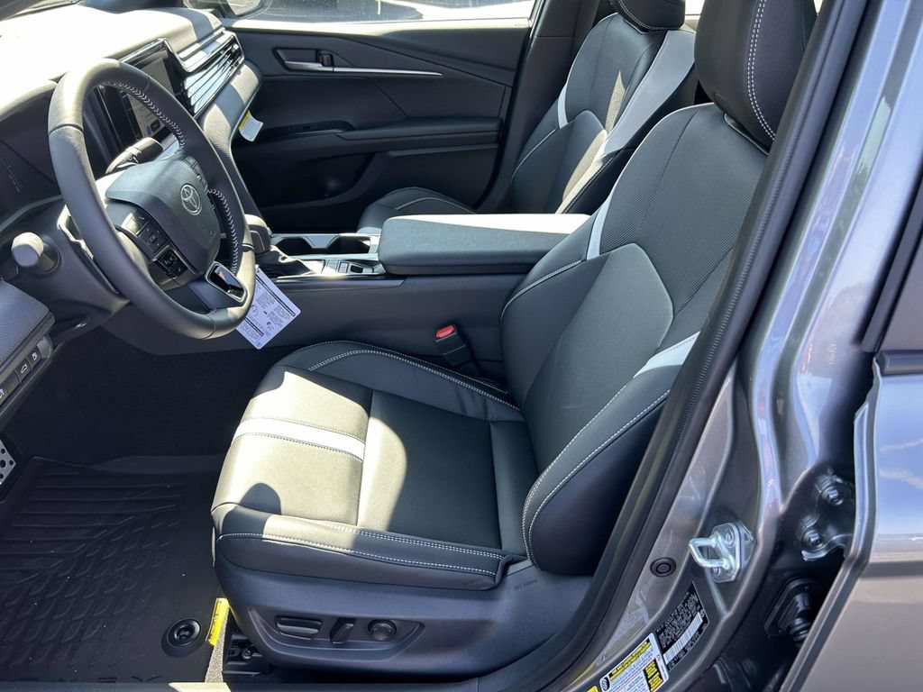 New 2026 Toyota Camry Hybrid FWD image 14