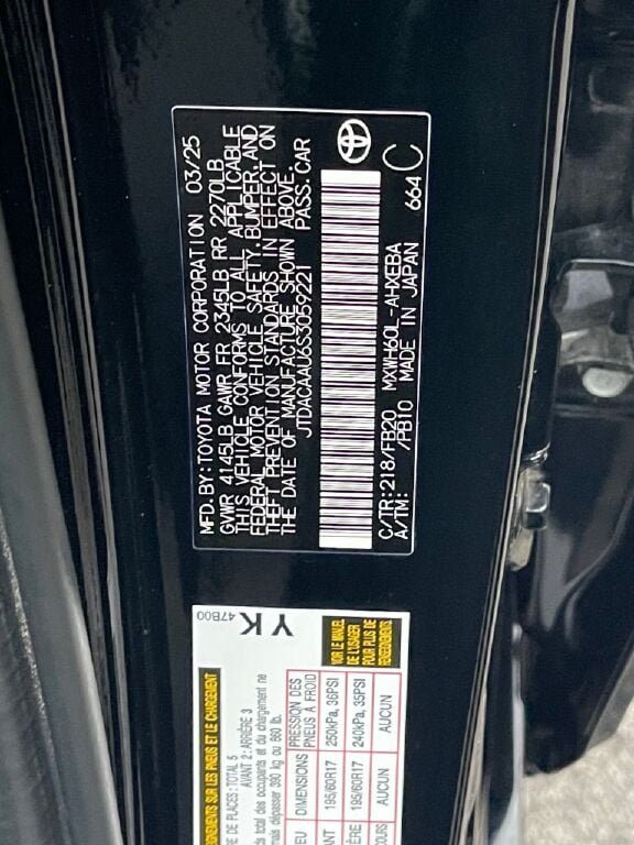 Used 2025 Toyota Prius LE FWD image 33