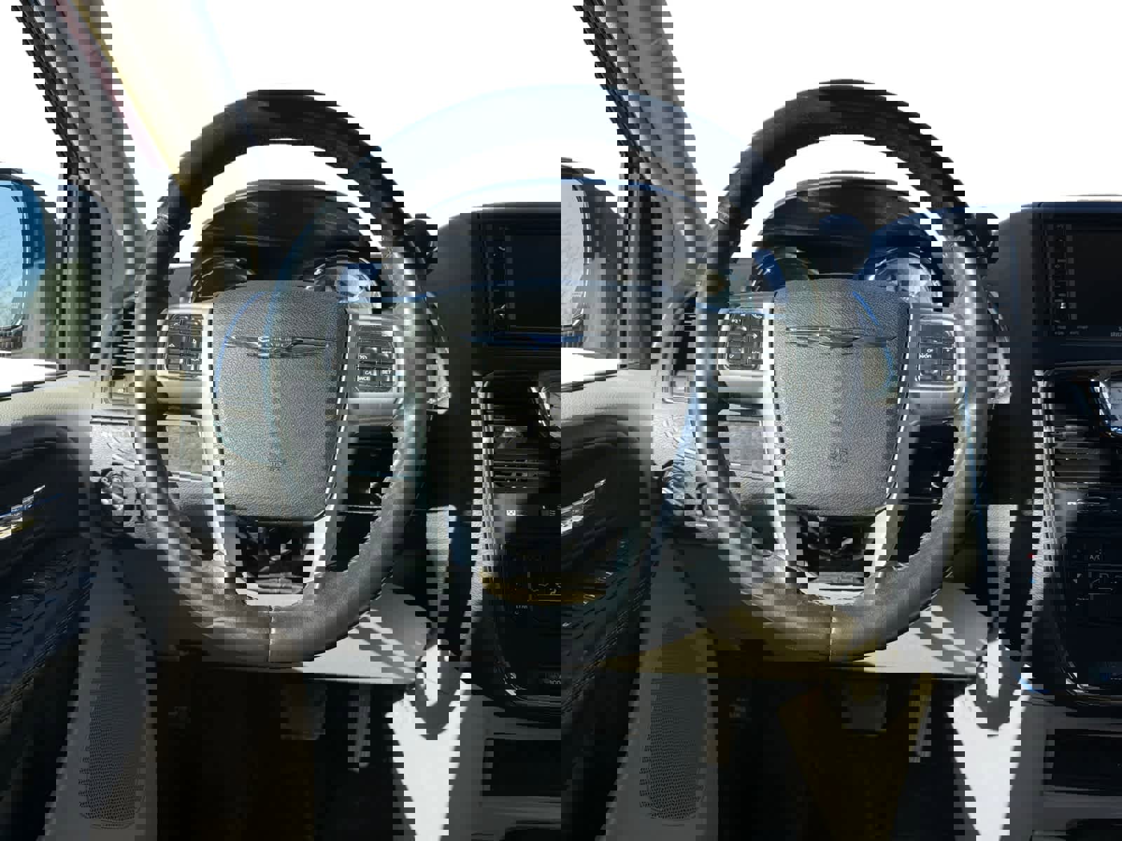 Used 2013 Chrysler Town & Country Touring image 12