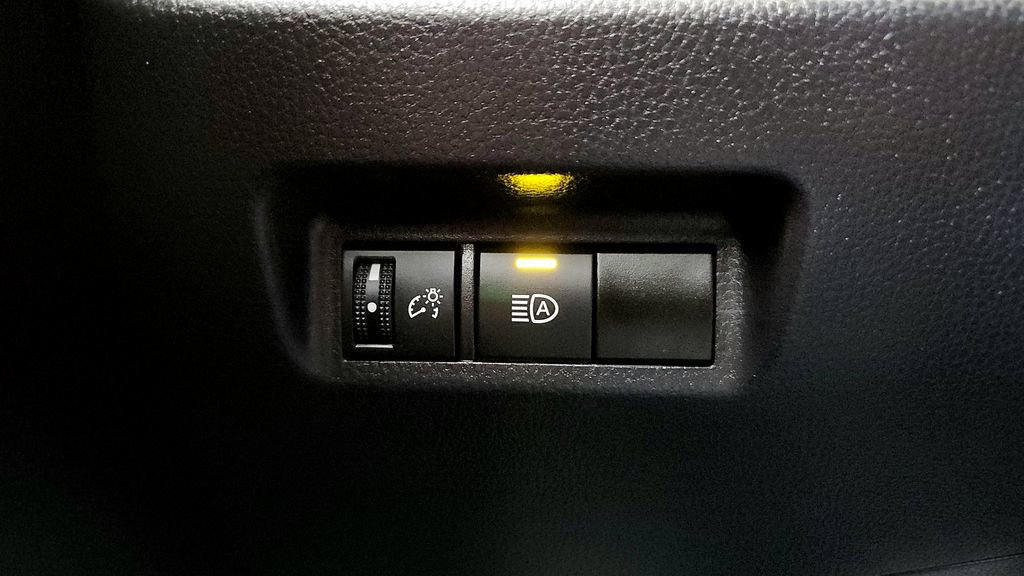 Certified 2025 Toyota RAV4 XLE AWD/4WD image 32