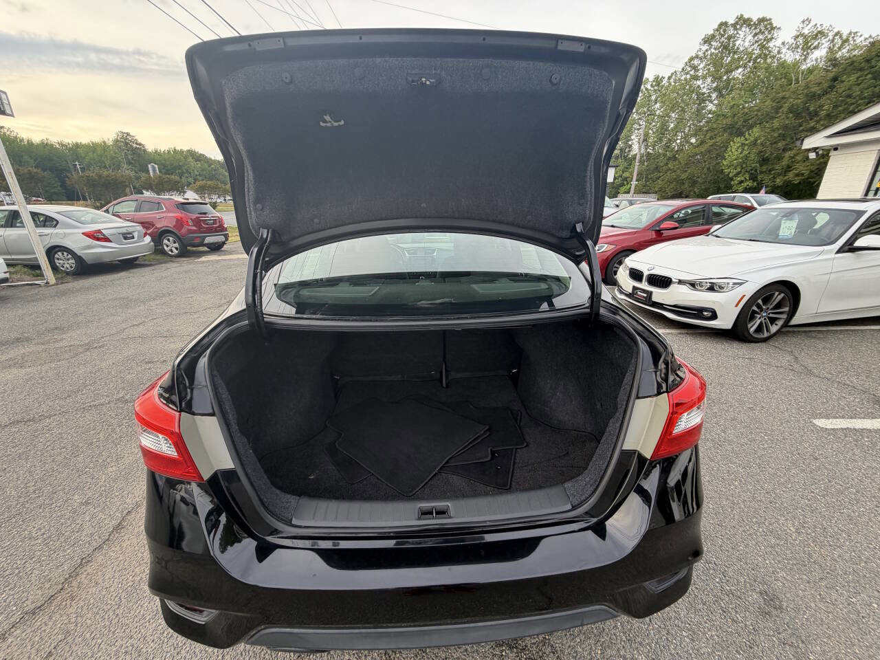 Used 2016 Nissan Sentra SR w/ Driver's Assist Package FWD image 13