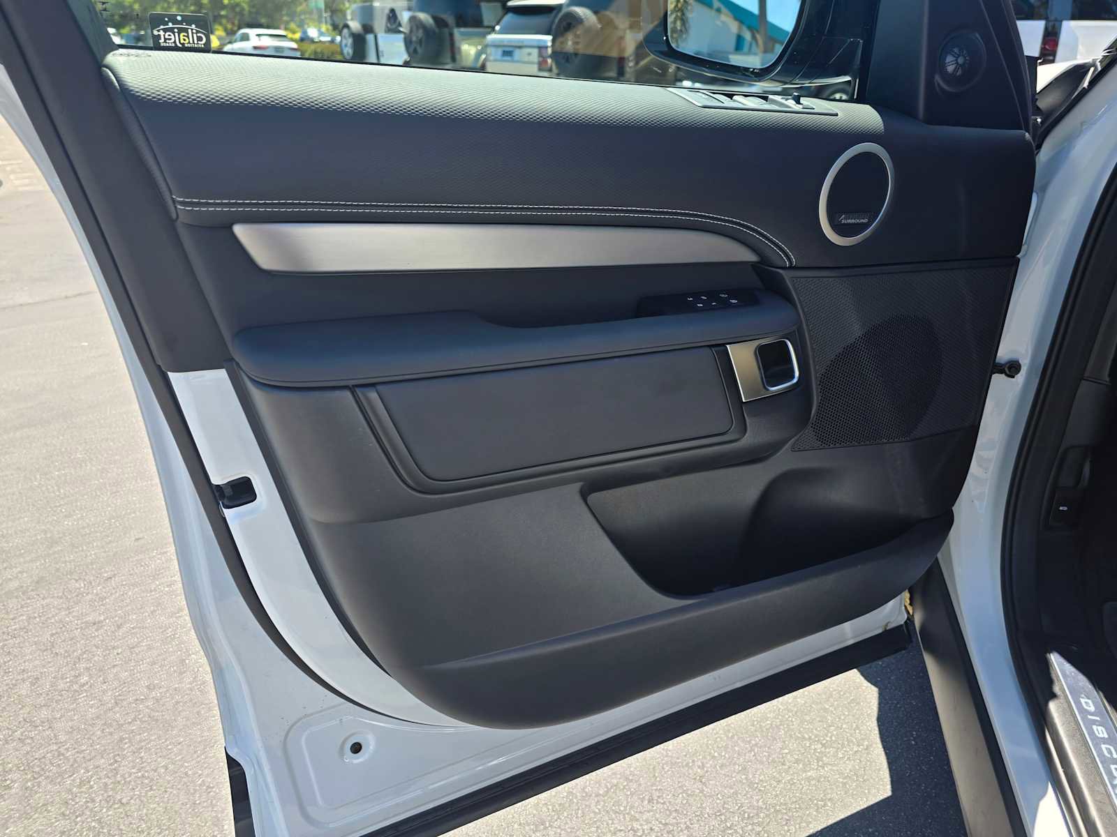 Certified 2025 Land Rover Discovery Dynamic SE image 24