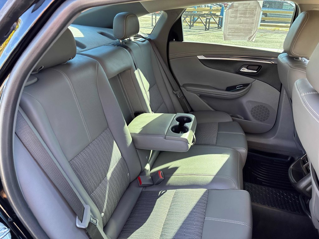 Used 2017 Chevrolet Impala LT FWD image 24