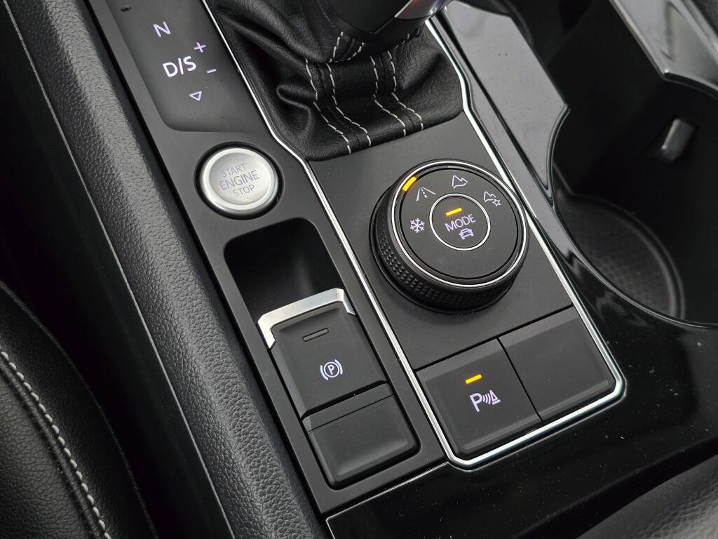Used 2023 Volkswagen Atlas SE w/ Panoramic Sunroof Package image 34