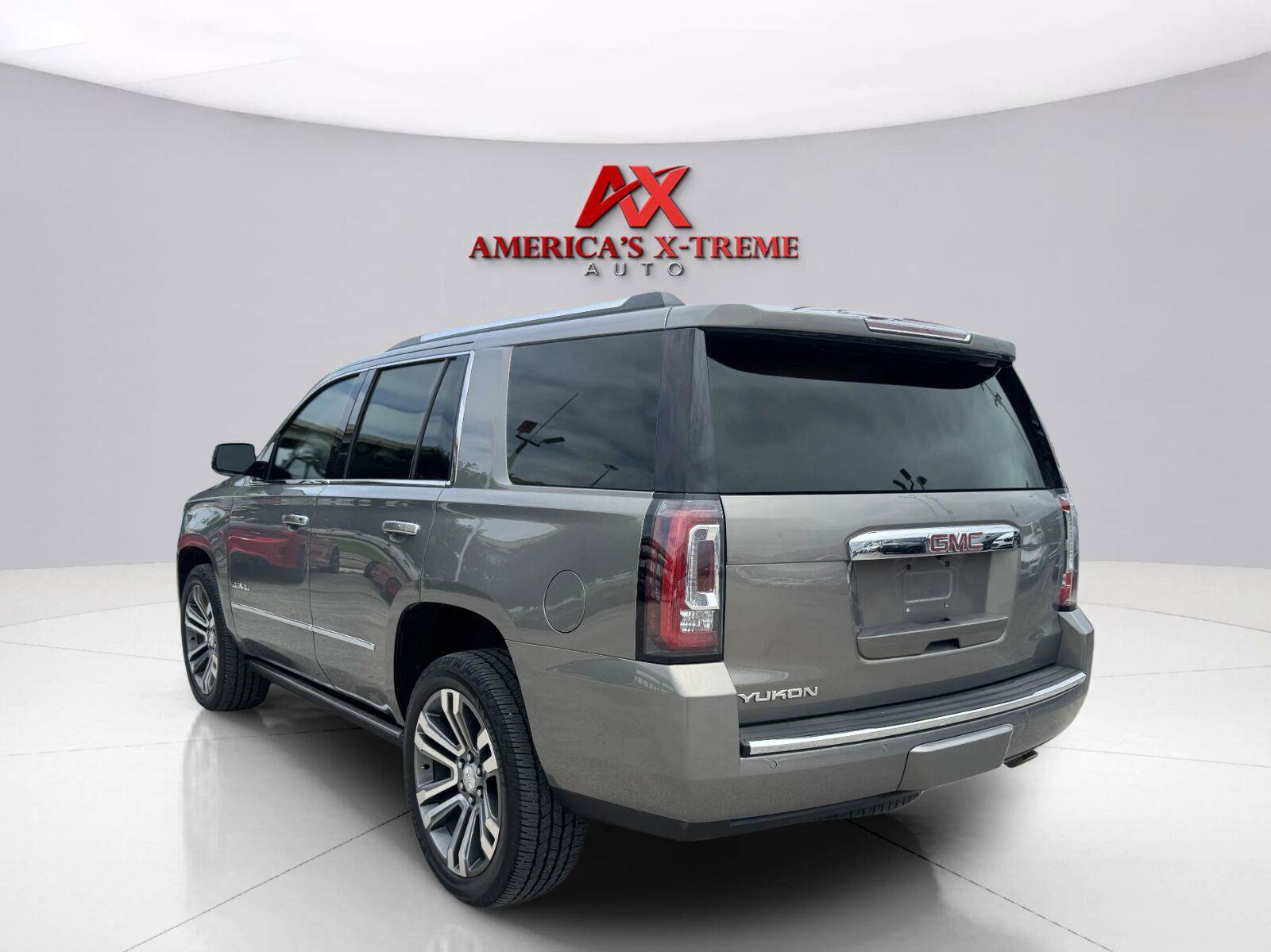 Used 2019 GMC Yukon Denali w/ Denali Ultimate Package AWD/4WD image 4