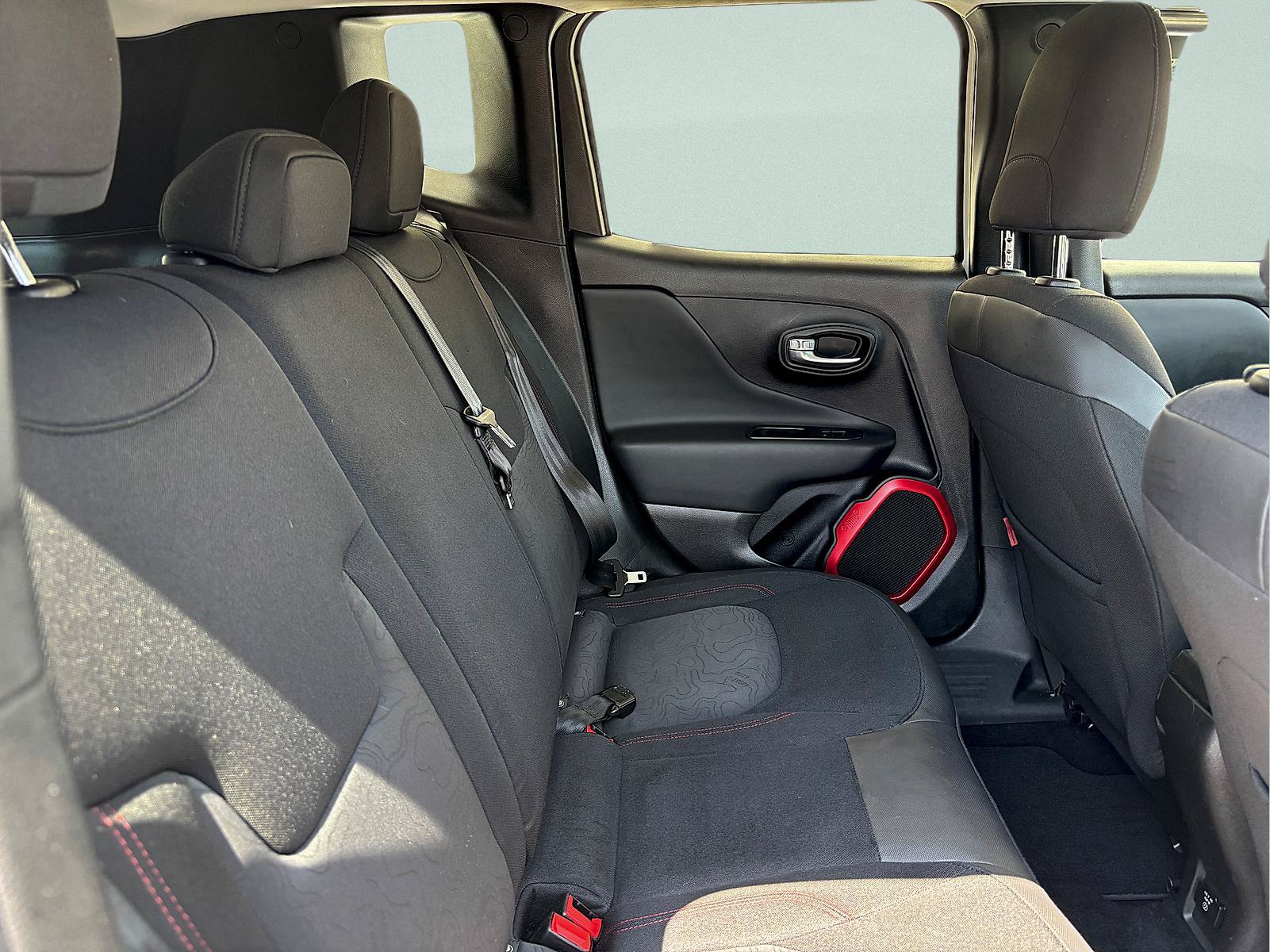 Used 2017 Jeep Renegade Trailhawk AWD/4WD image 23