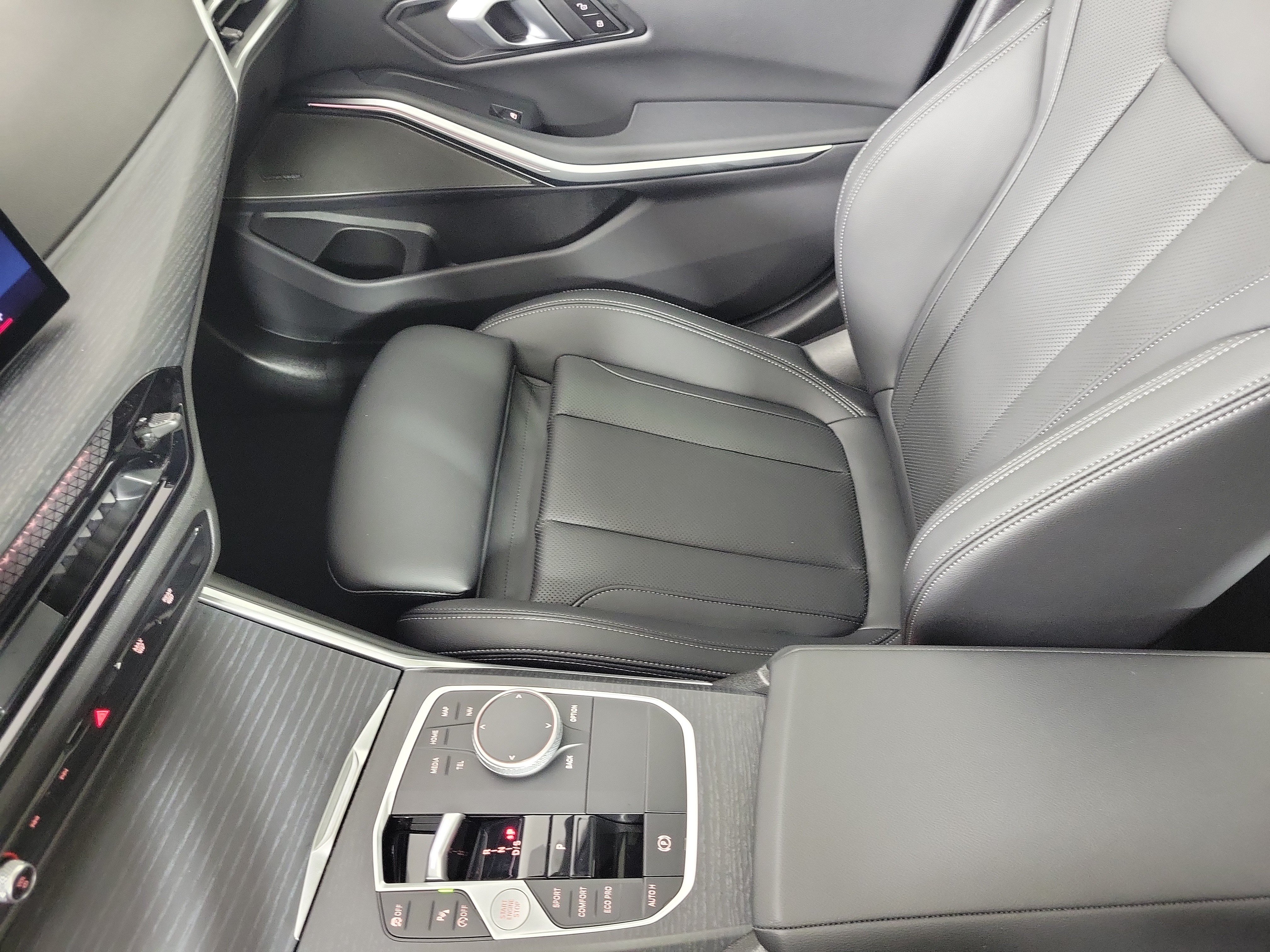 Certified 2025 BMW 330i xDrive Sedan w/ Premium Package AWD/4WD image 23