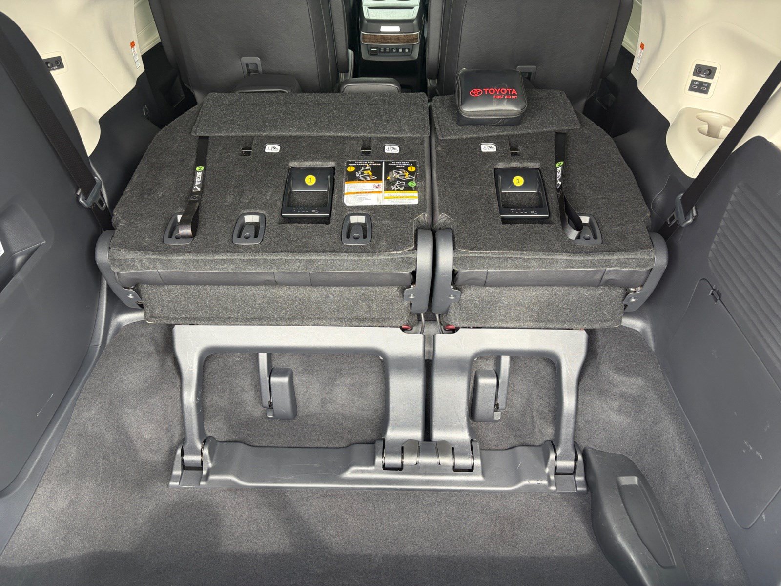 Used 2026 Toyota Sienna Platinum AWD/4WD image 28