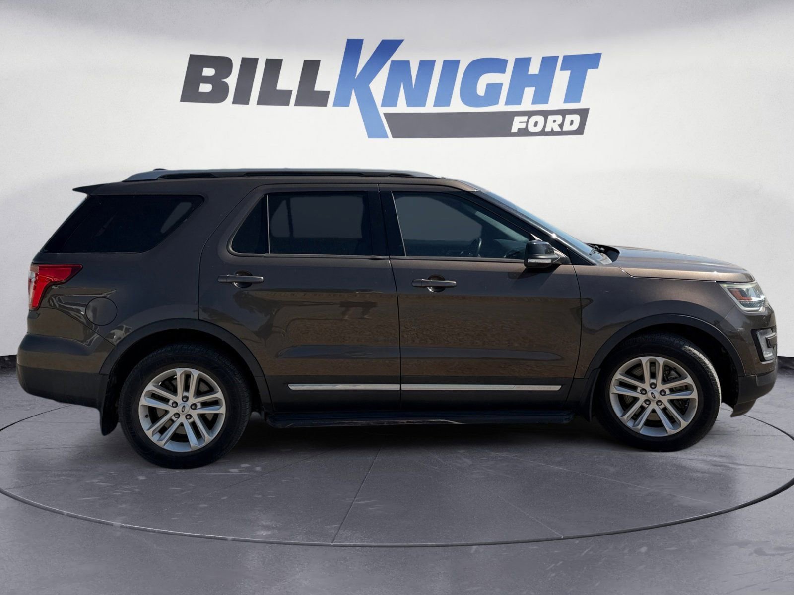 Used 2016 Ford Explorer XLT w/ Equipment Group 202A FWD image 6