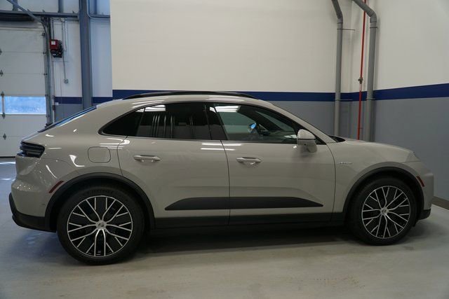 New 2026 Porsche Macan 4 Electric AWD/4WD image 11