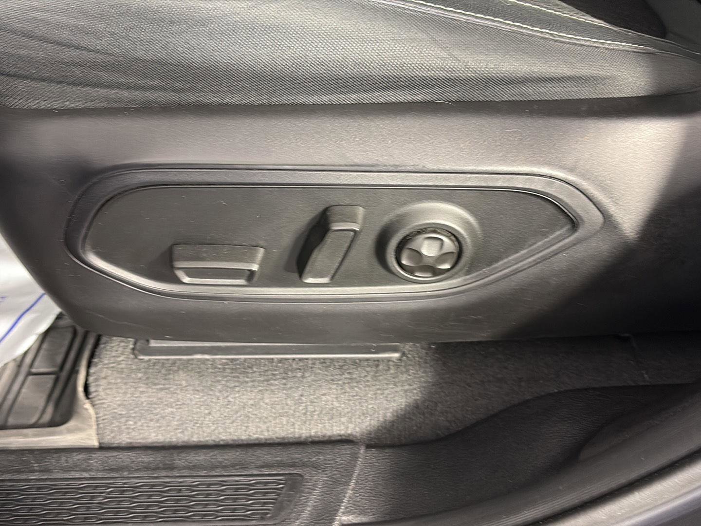 Used 2021 Jeep Grand Cherokee L Laredo w/ Luxury Tech Group I image 26