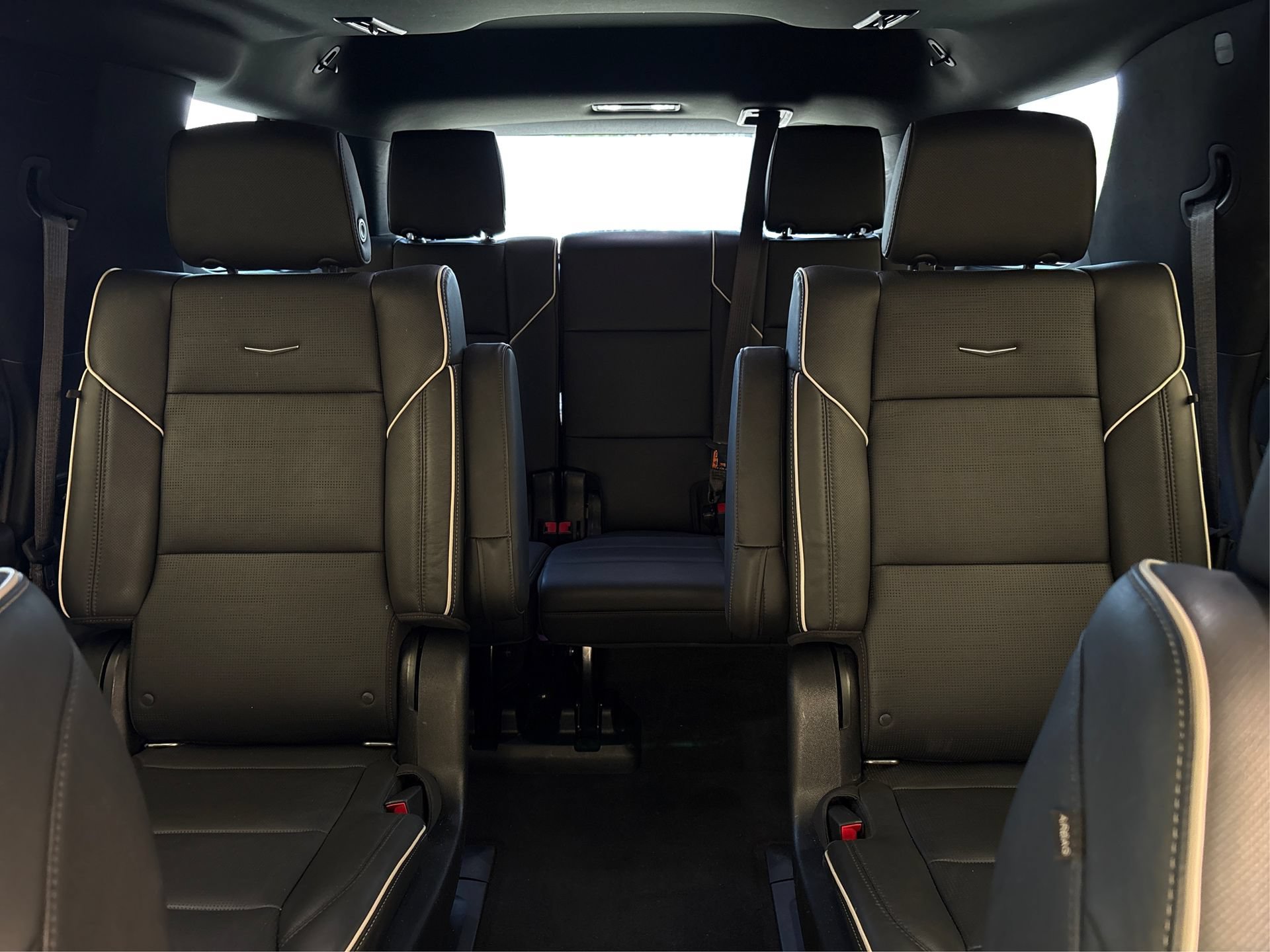 Certified 2022 Cadillac Escalade Premium Luxury w/ Performance Package AWD/4WD image 18