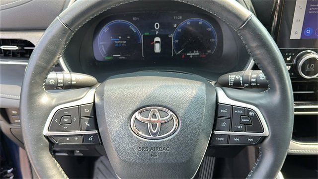 Used 2023 Toyota Highlander Limited image 14