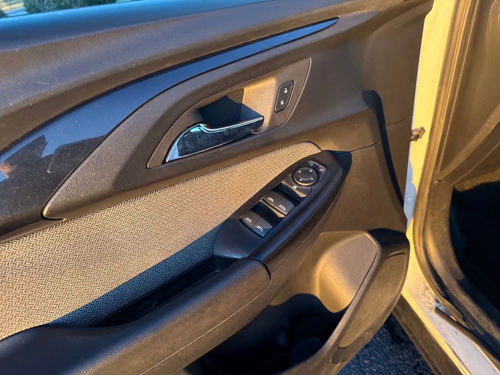 Used 2023 Chevrolet TrailBlazer LS image 12