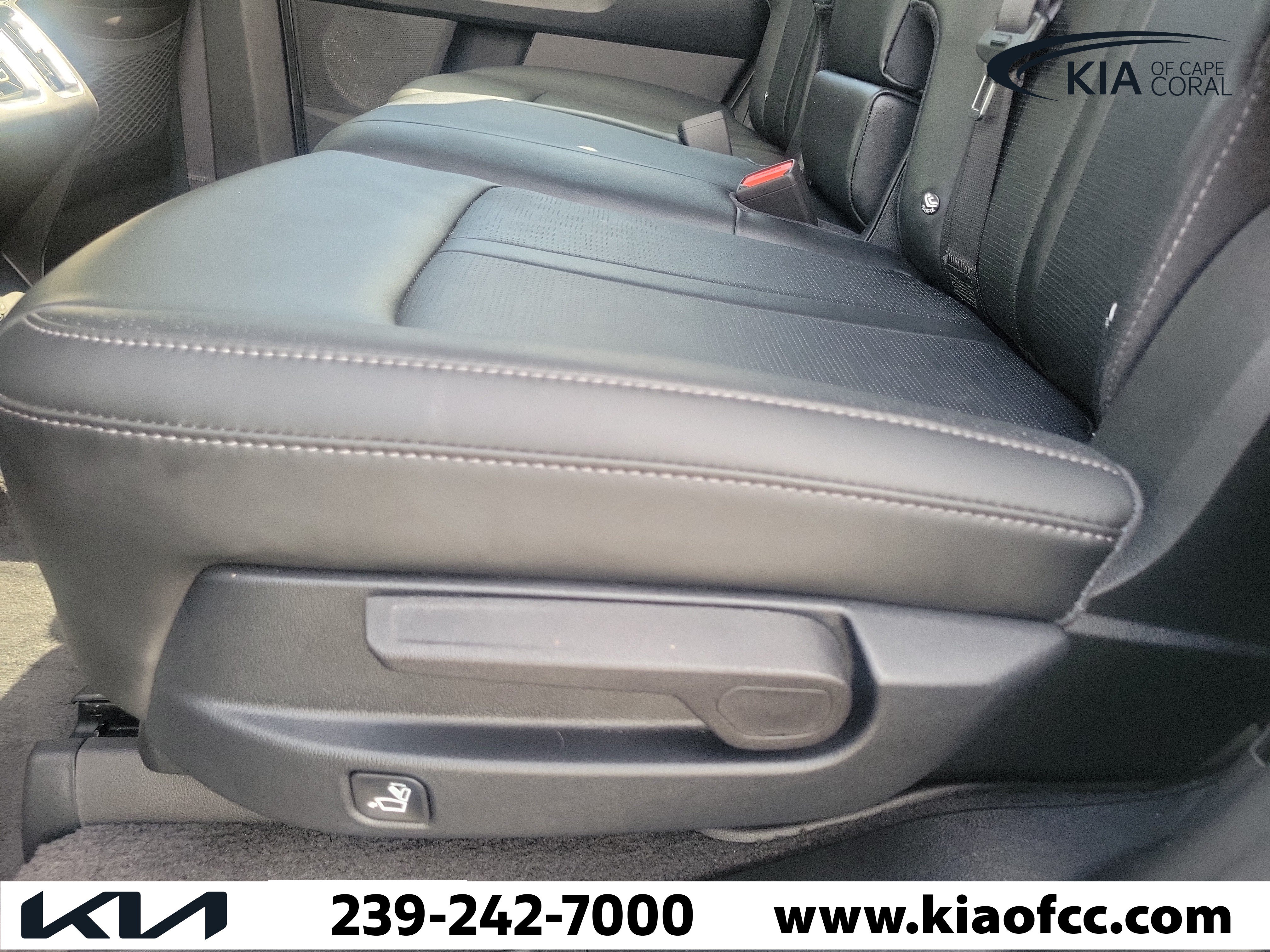 Certified 2025 Kia Sorento S w/ Panoramic Sunroof Package FWD image 15