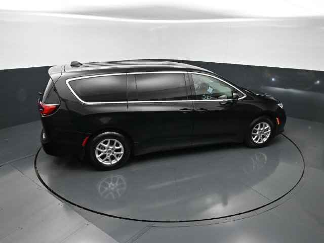 Used 2024 Chrysler Pacifica Touring-L FWD image 27