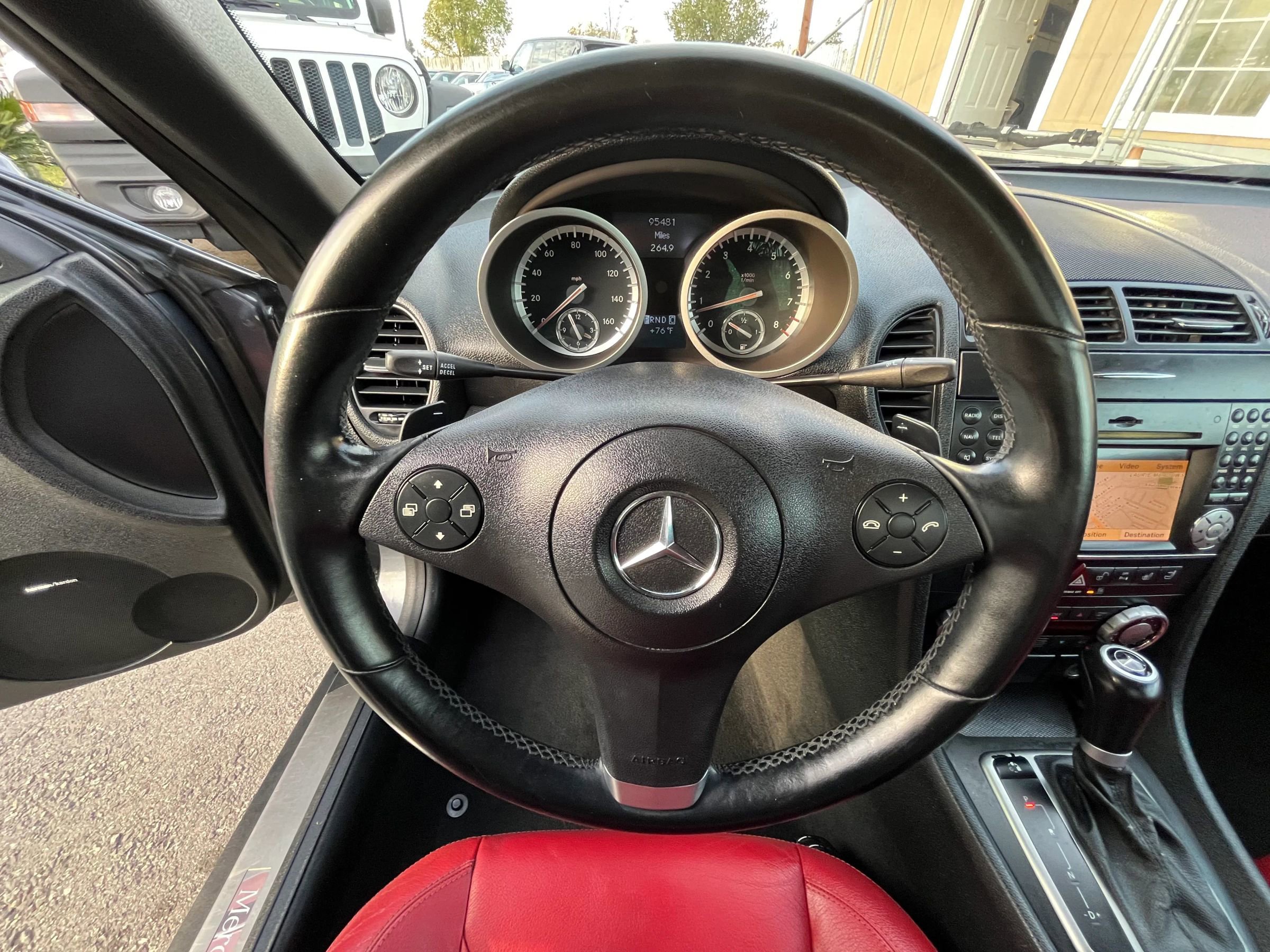 Used 2011 Mercedes-Benz SLK 350 image 22
