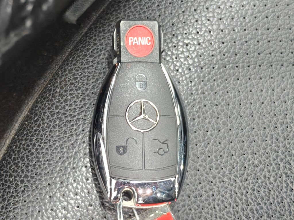 Used 2009 Mercedes-Benz E 350 4MATIC Sedan image 9