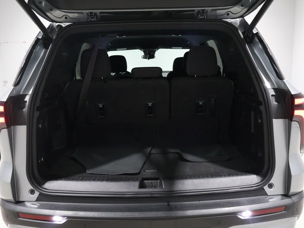 Used 2024 Chevrolet Traverse LT image 4
