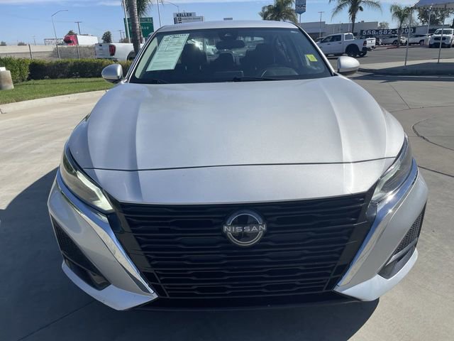 Used 2023 Nissan Altima 2.5 SV image 3