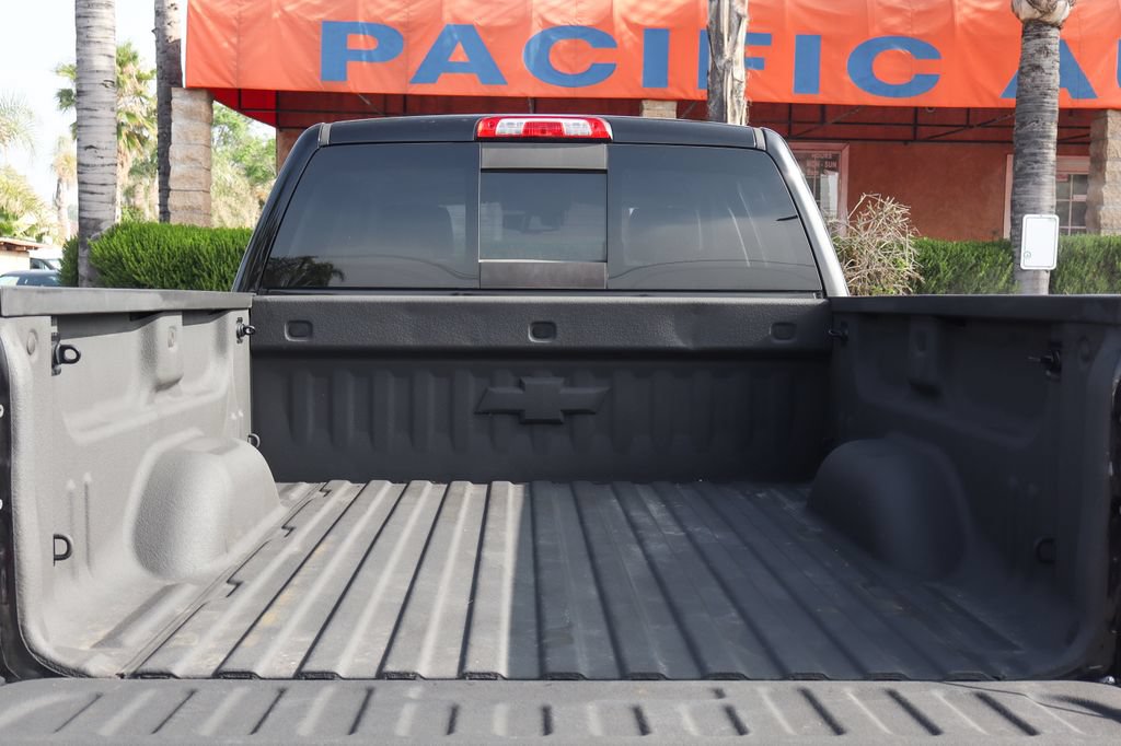 Used 2018 Chevrolet Silverado 1500 High Country RWD image 9