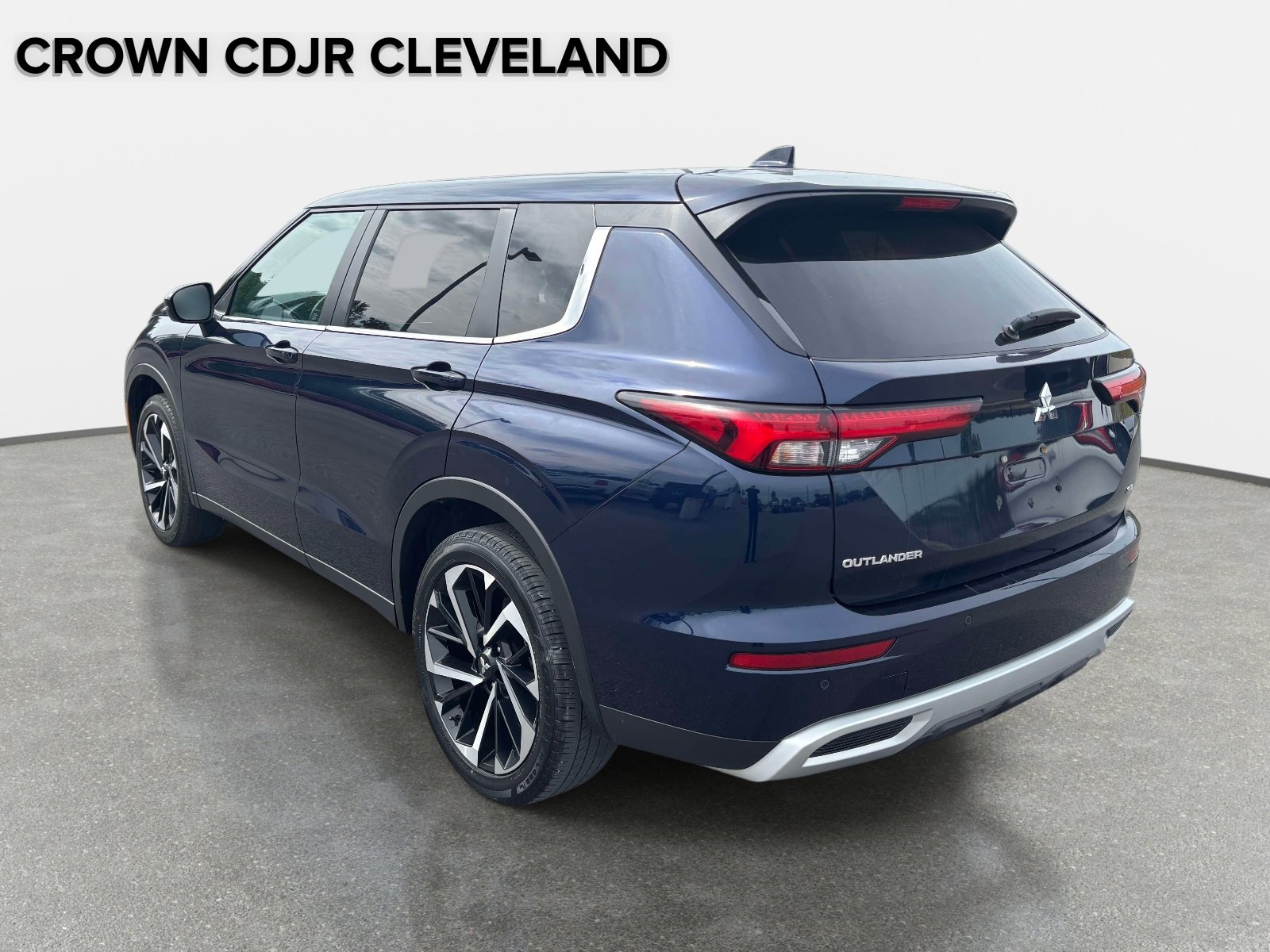 Used 2024 Mitsubishi Outlander SE AWD/4WD image 4