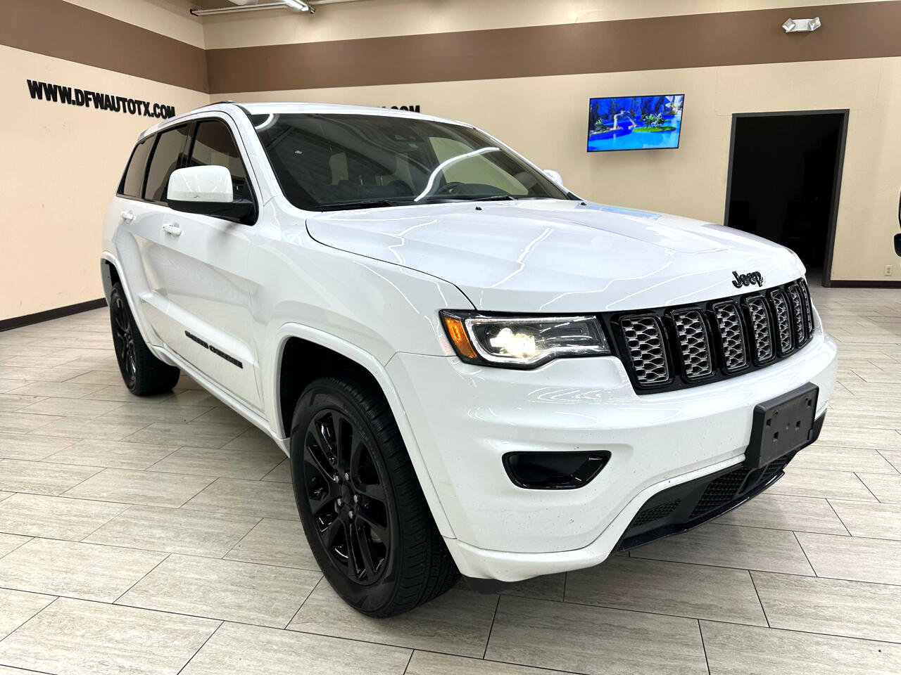 Used 2022 Jeep Grand Cherokee Laredo X image 5