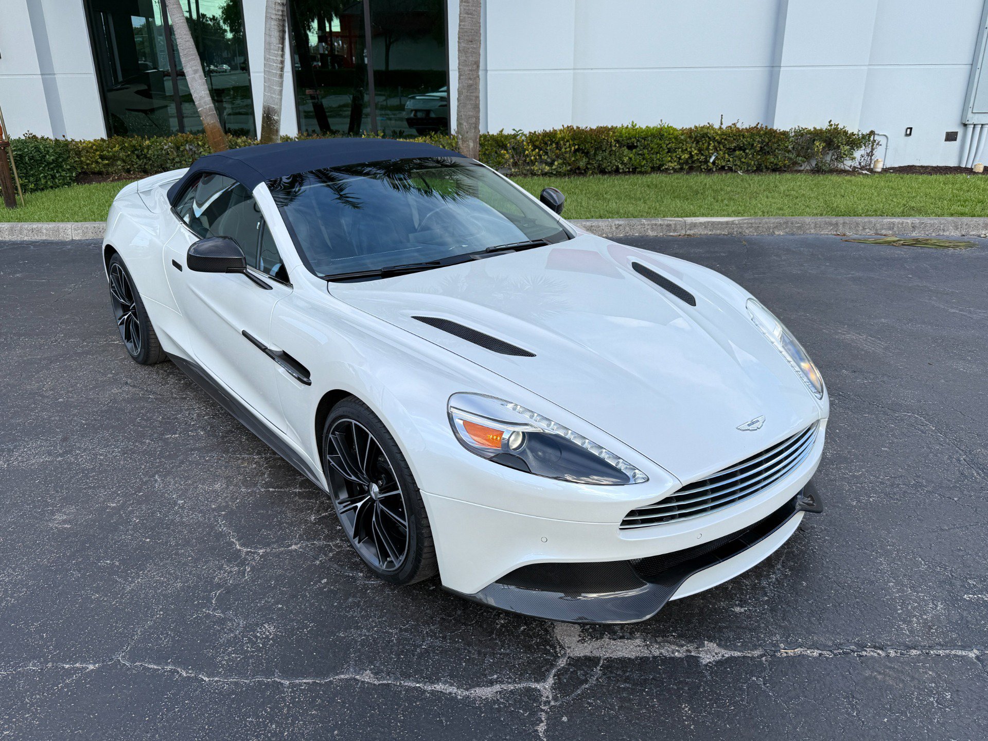 Used 2014 Aston Martin Vanquish Volante RWD image 21