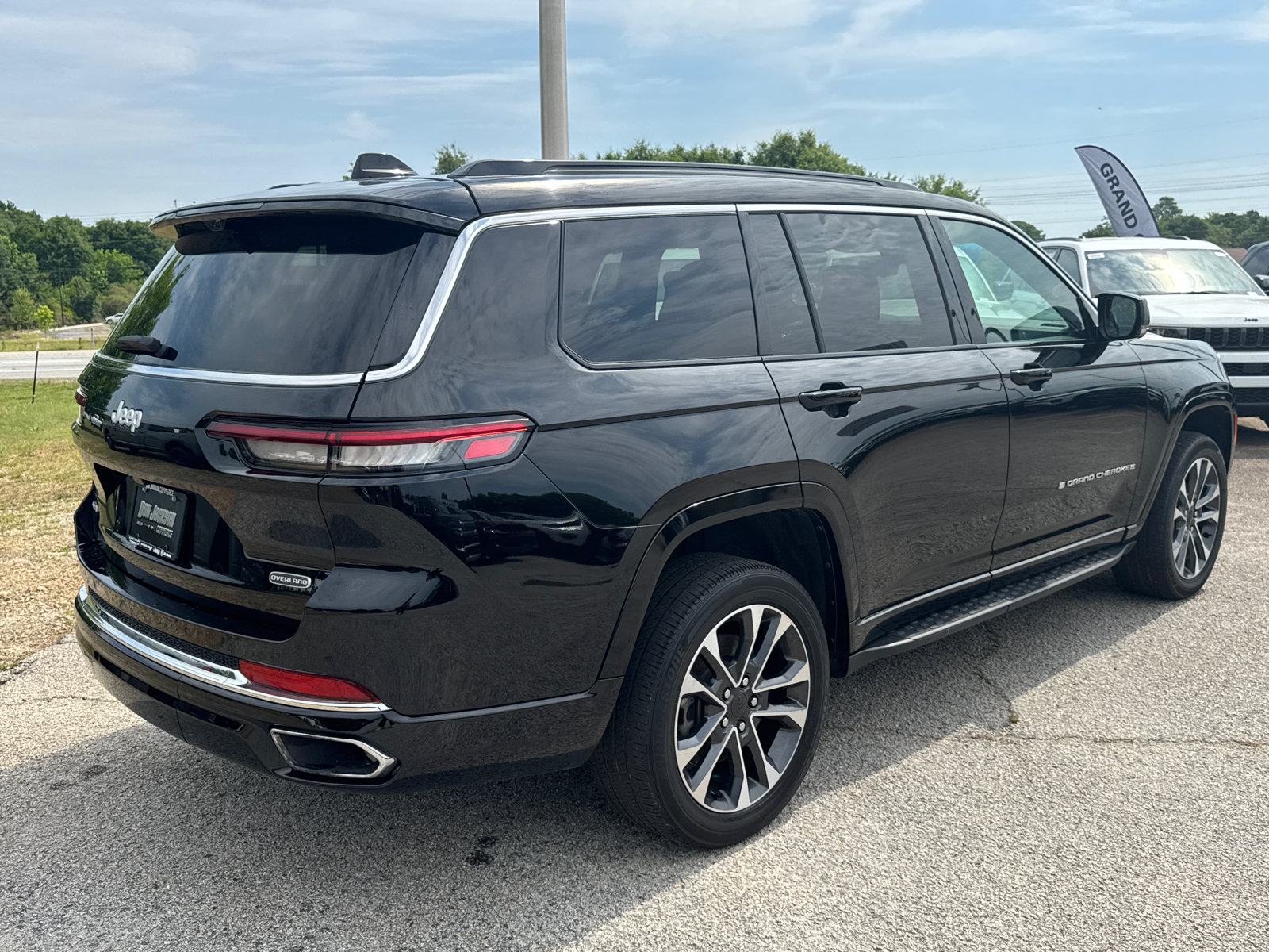 Certified 2025 Jeep Grand Cherokee L Overland w/ Advanced Protech Group III AWD/4WD image 5