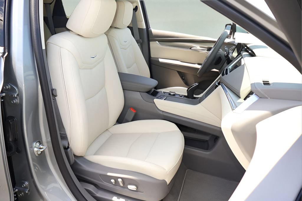 New 2026 Cadillac XT5 Premium Luxury w/ Driver Assist Package FWD image 17