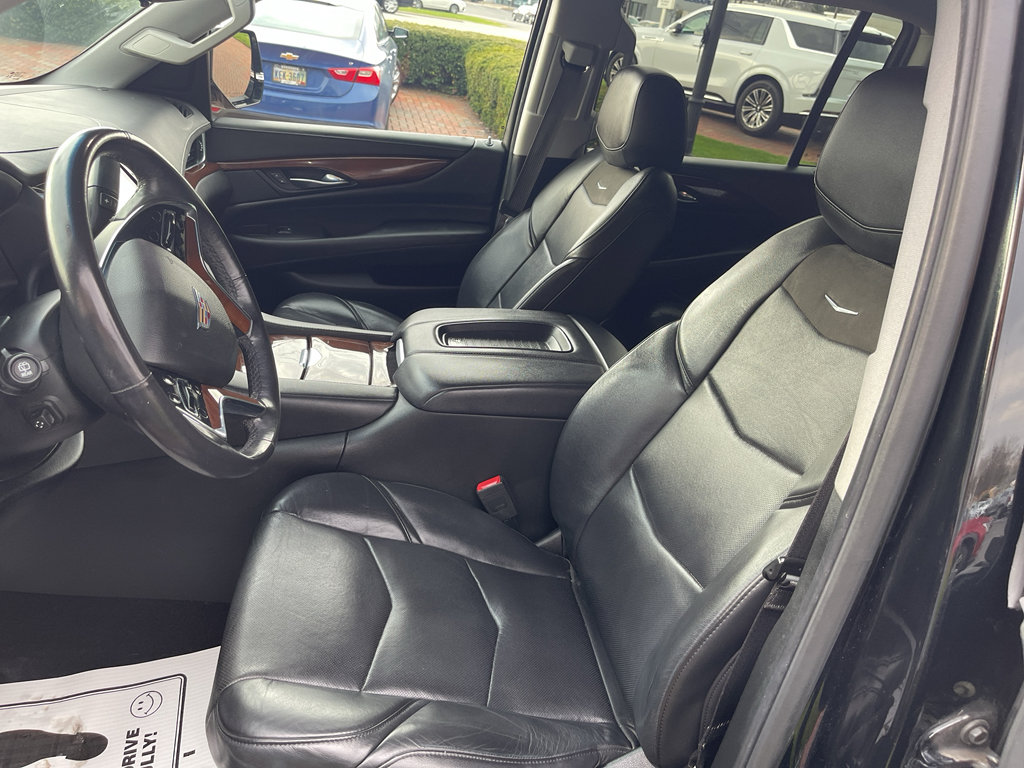 Used 2019 Cadillac Escalade ESV Premium Luxury image 15