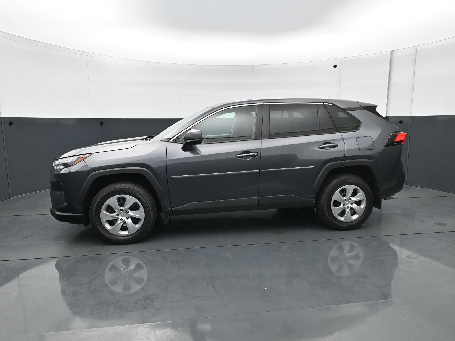 Used 2024 Toyota RAV4 LE AWD/4WD image 3
