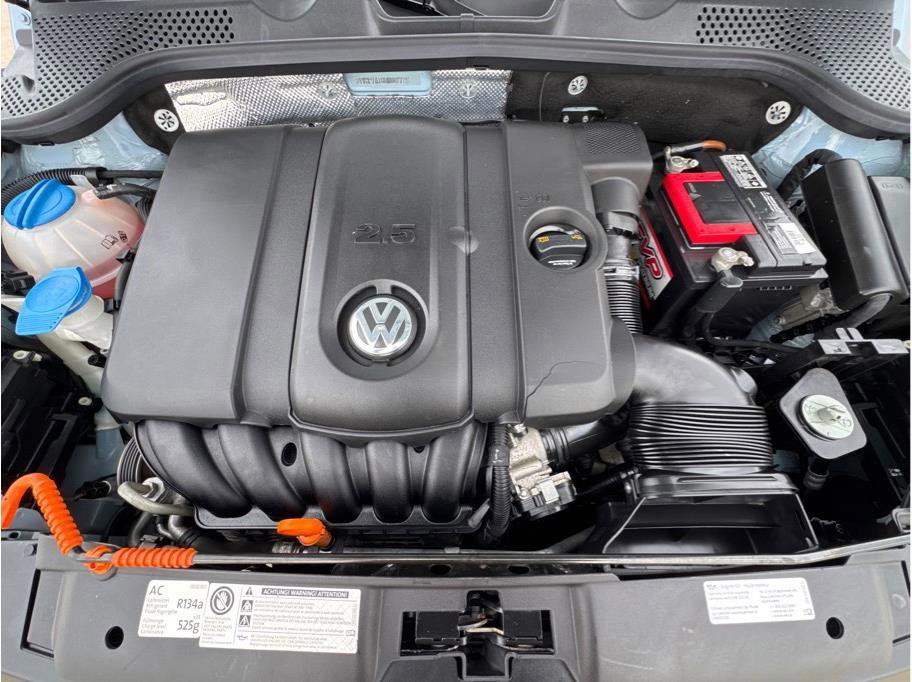 Used 2013 Volkswagen Beetle 2.5 image 24