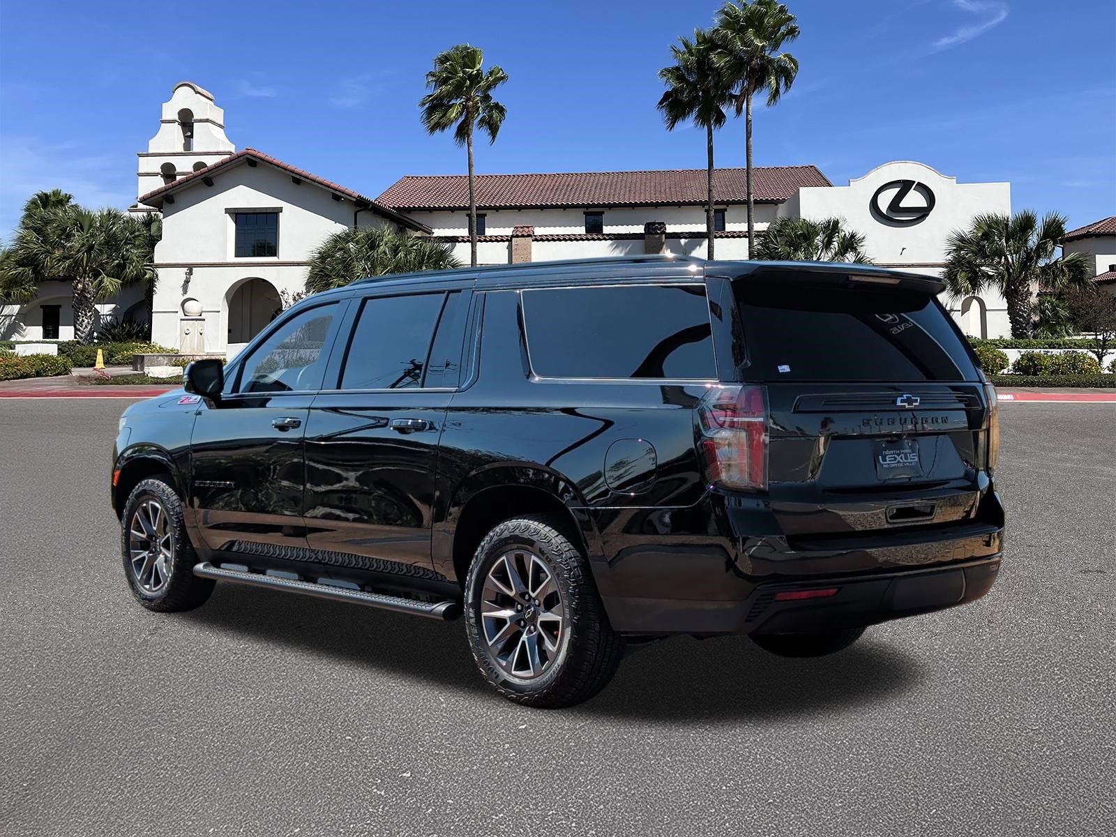 Used 2023 Chevrolet Suburban Z71 w/ Luxury Package image 4