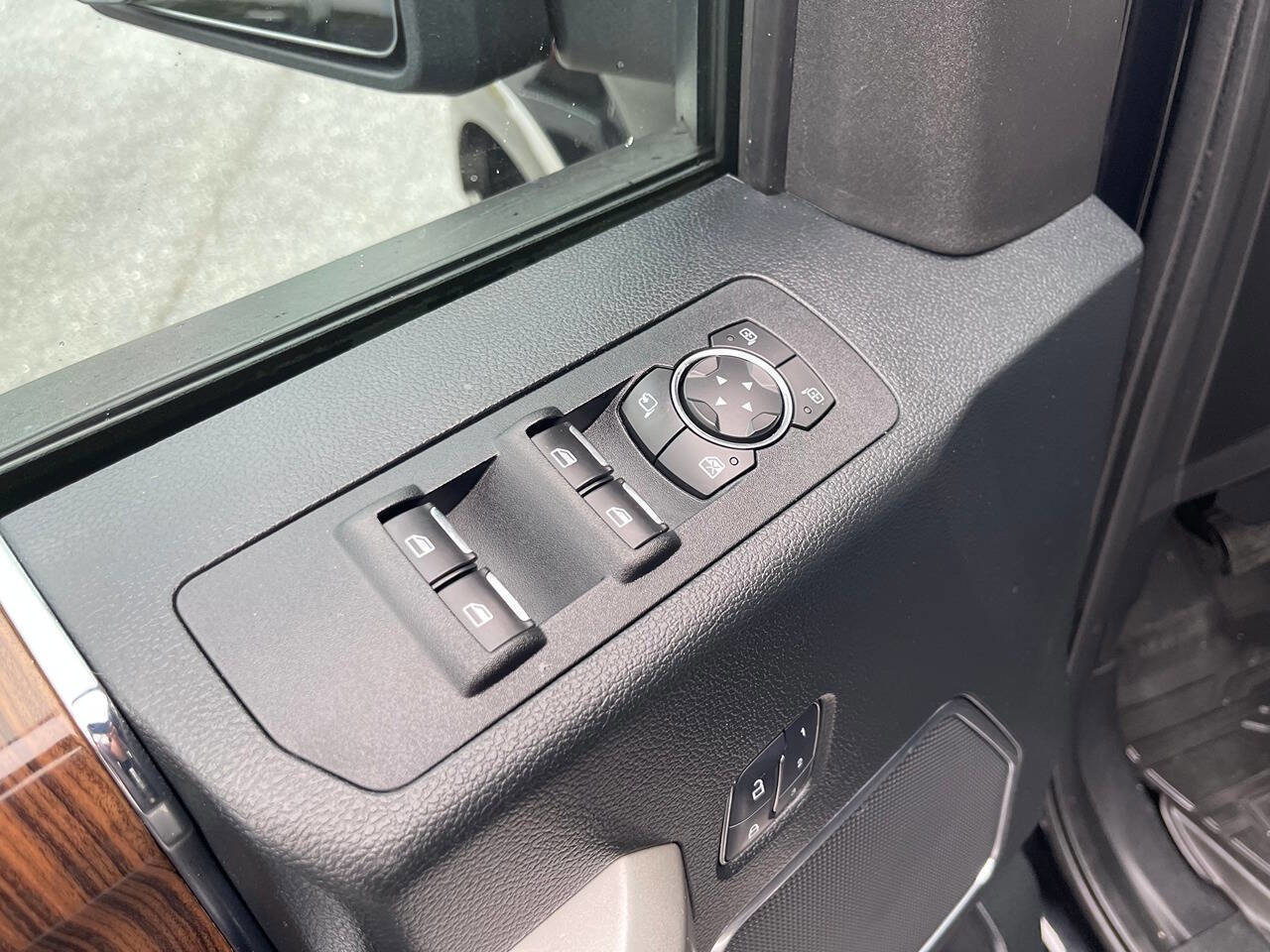 Used 2016 Ford F150 Lariat w/ Equipment Group 502A Luxury AWD/4WD image 24