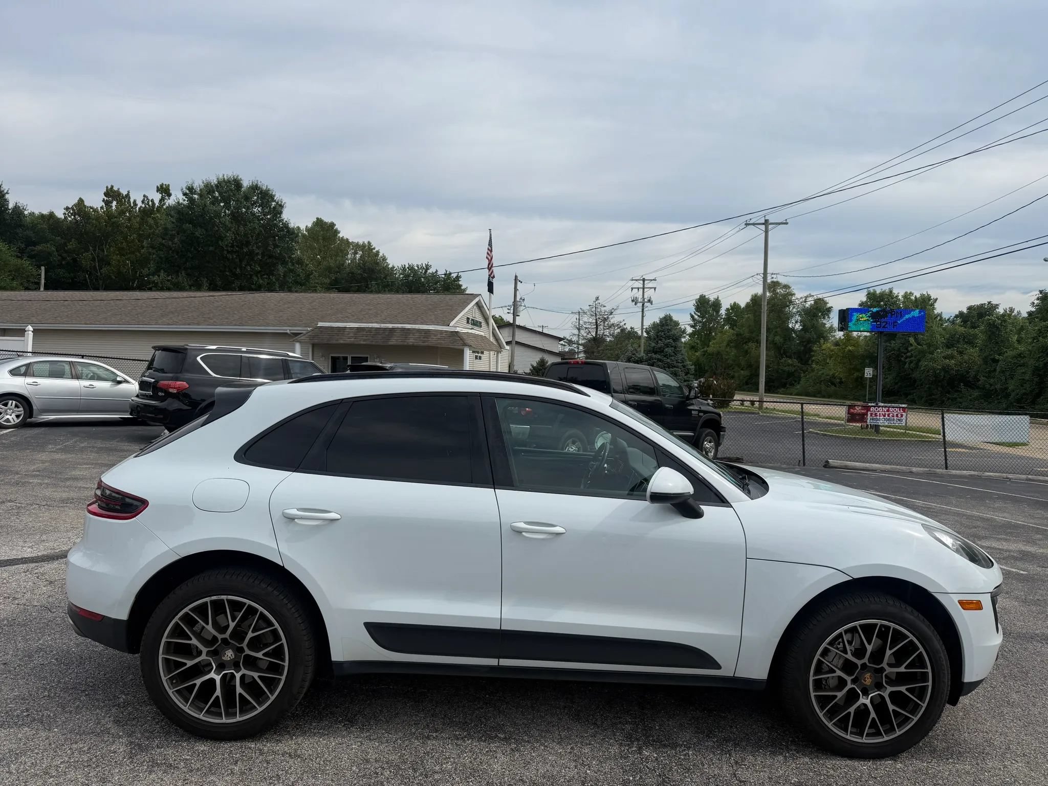 Used 2017 Porsche Macan S AWD/4WD image 6