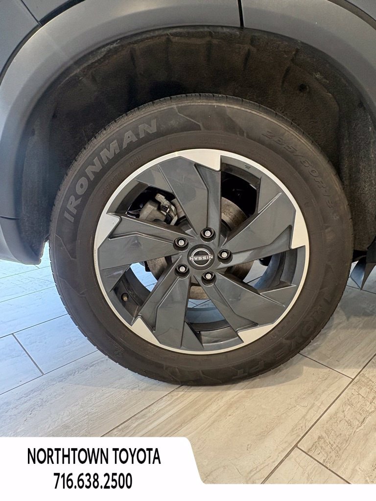 Used 2024 Nissan Rogue SV AWD/4WD image 9
