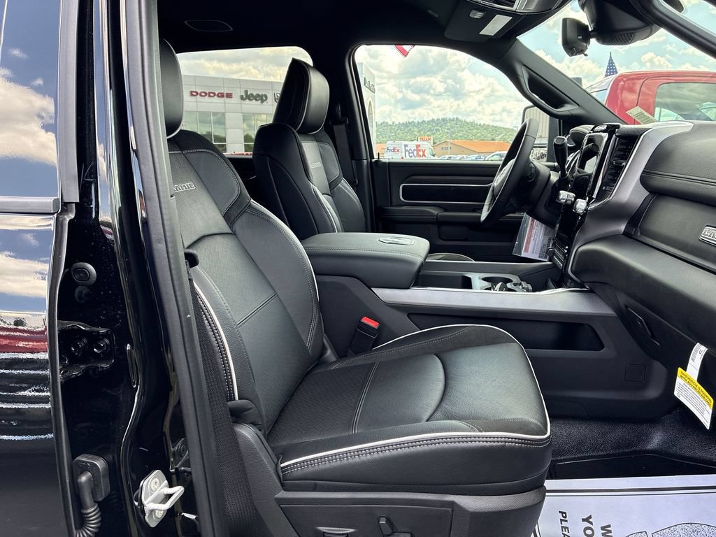 New 2026 RAM 4500 4x4 Crew Cab DRW w/ Laramie Trim Package image 23