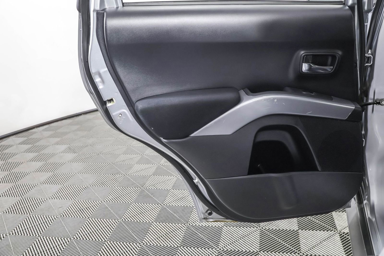 Used 2009 Mitsubishi Outlander ES image 33