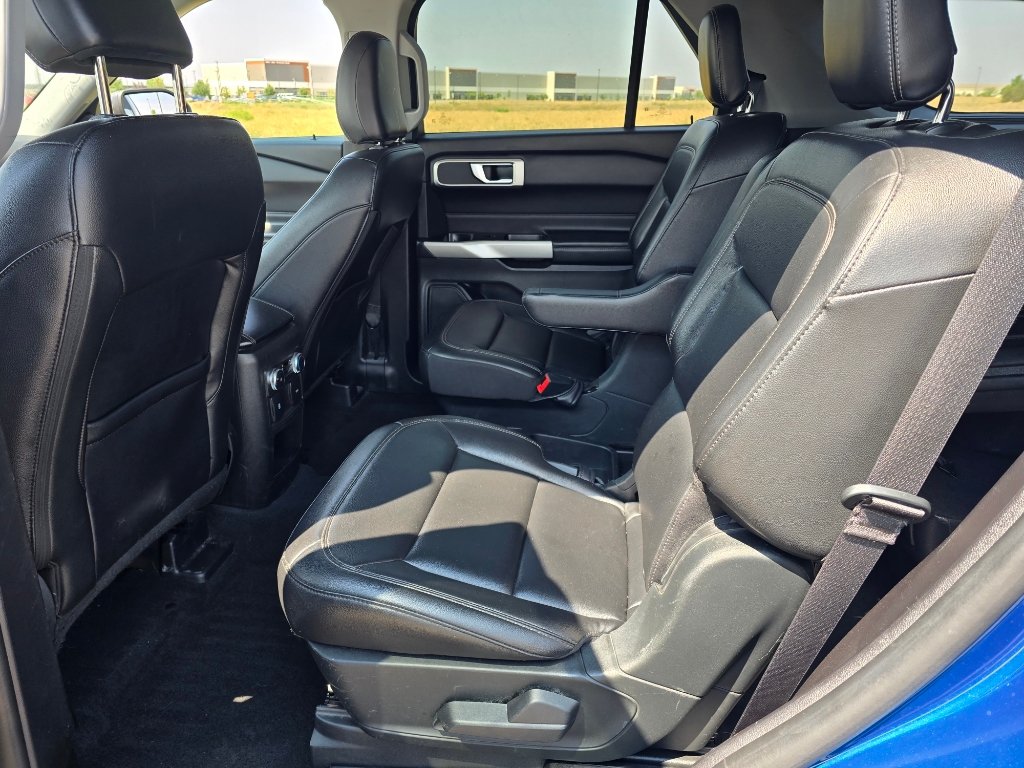 Used 2021 Ford Explorer XLT w/ Equipment Group 202A AWD/4WD image 15