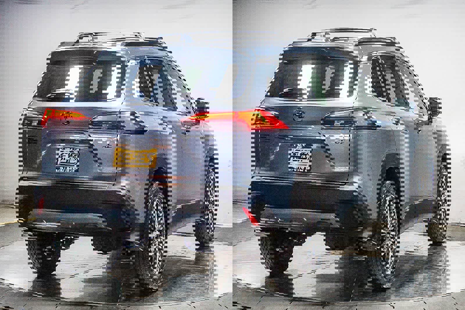 Certified 2023 Toyota Corolla Cross XLE w/ Convenience Package FWD image 11