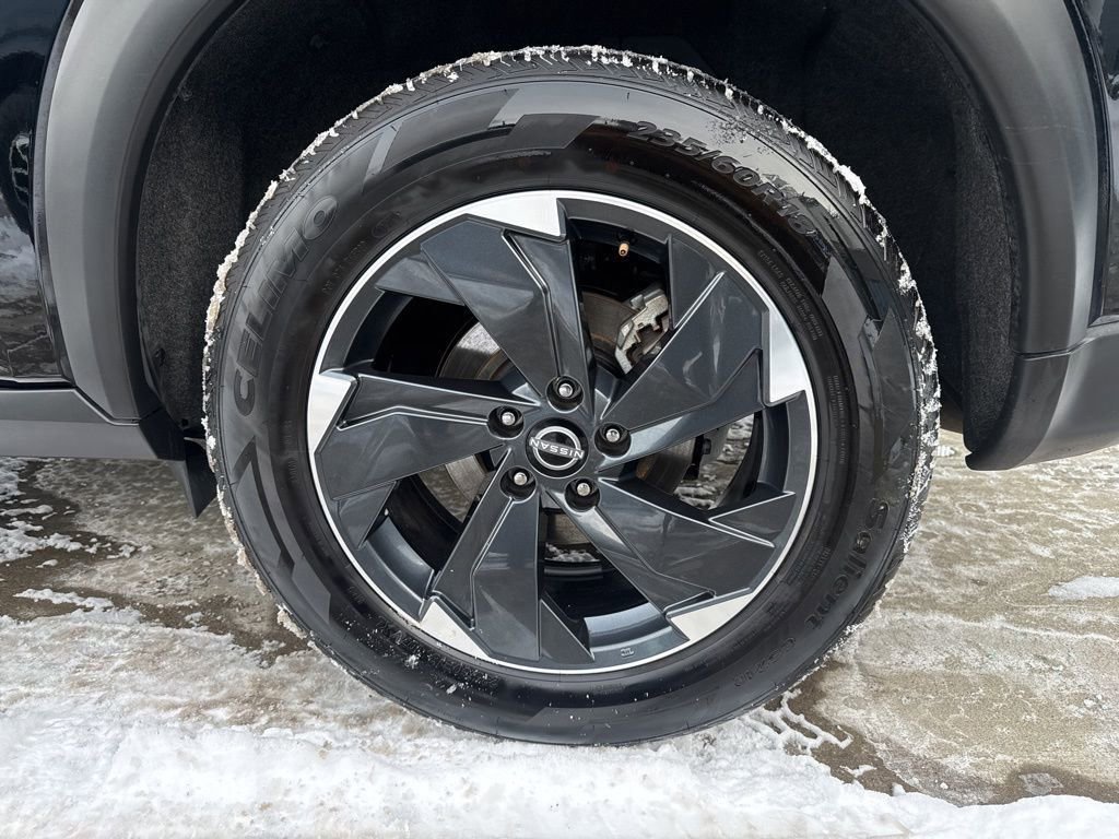 Used 2024 Nissan Rogue SV image 46