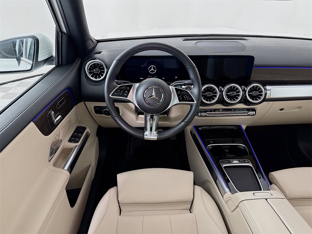 Used 2025 Mercedes-Benz GLB 250 4MATIC image 21