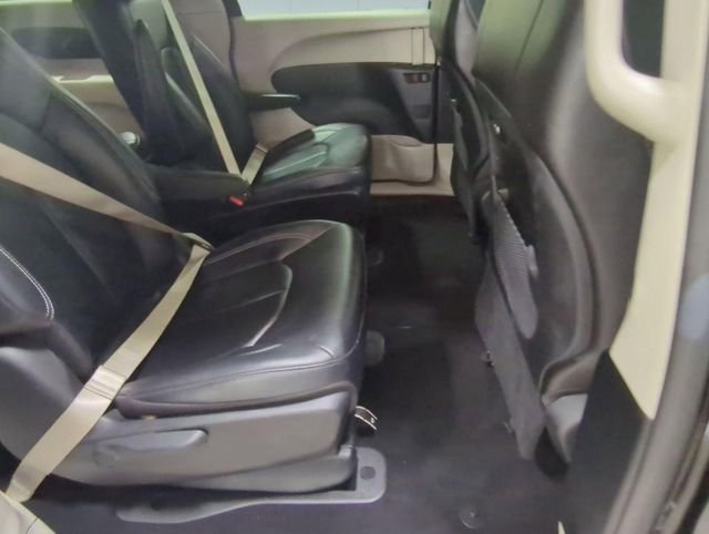 Used 2024 Chrysler Pacifica Select image 24