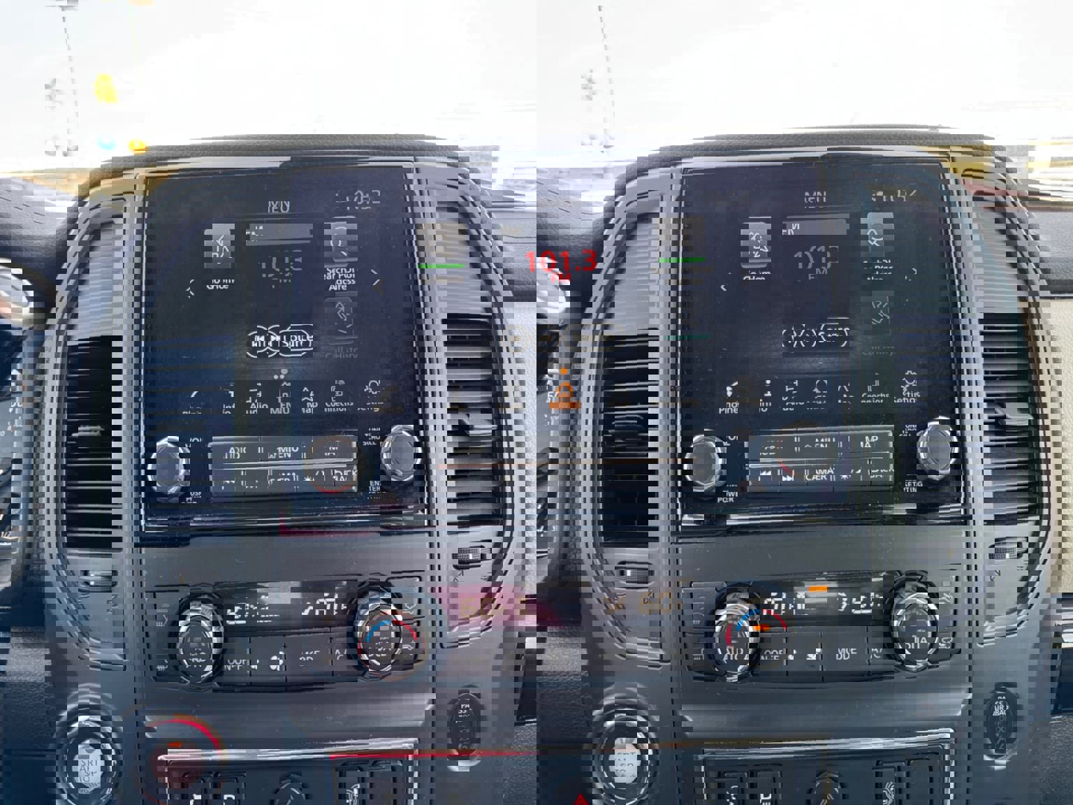 Used 2022 Nissan Titan SV w/ SV Convenience Package image 21