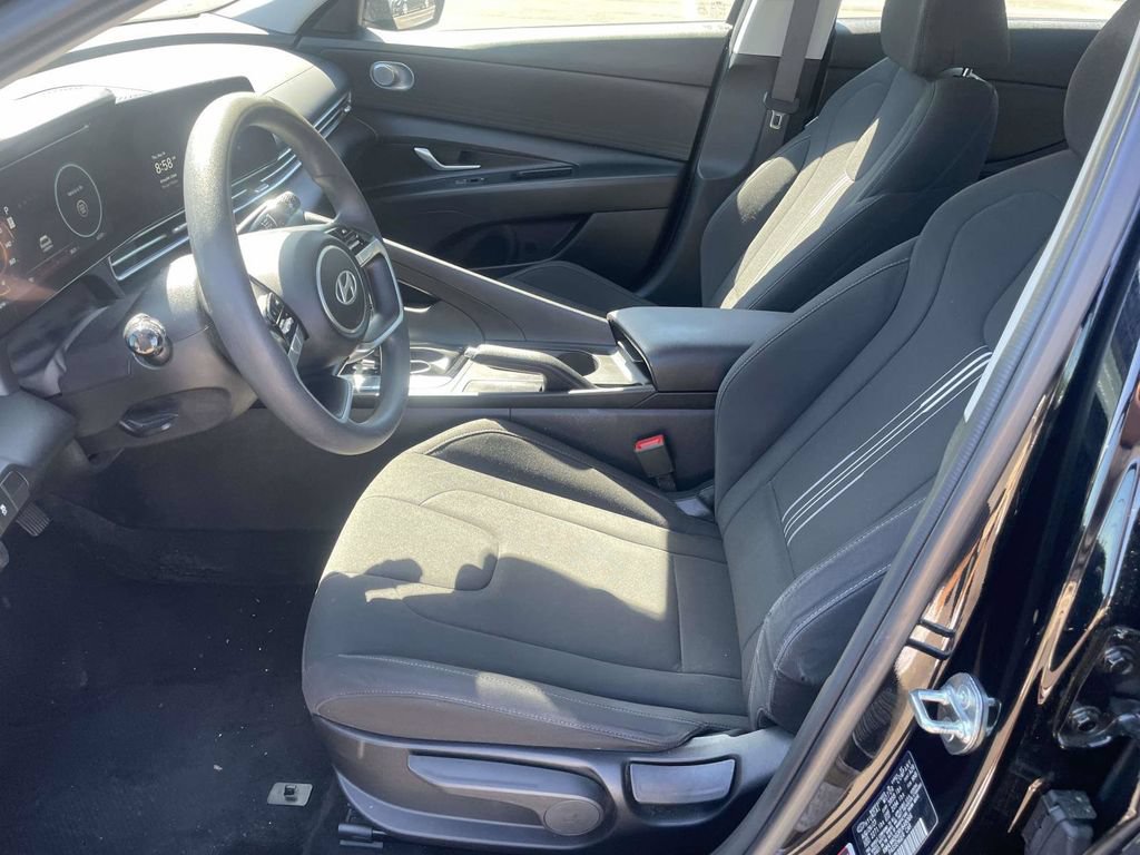 Used 2024 Hyundai Elantra SEL FWD image 12