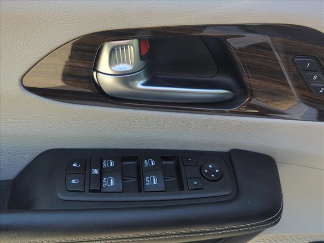 Used 2022 Chrysler Pacifica Limited image 8